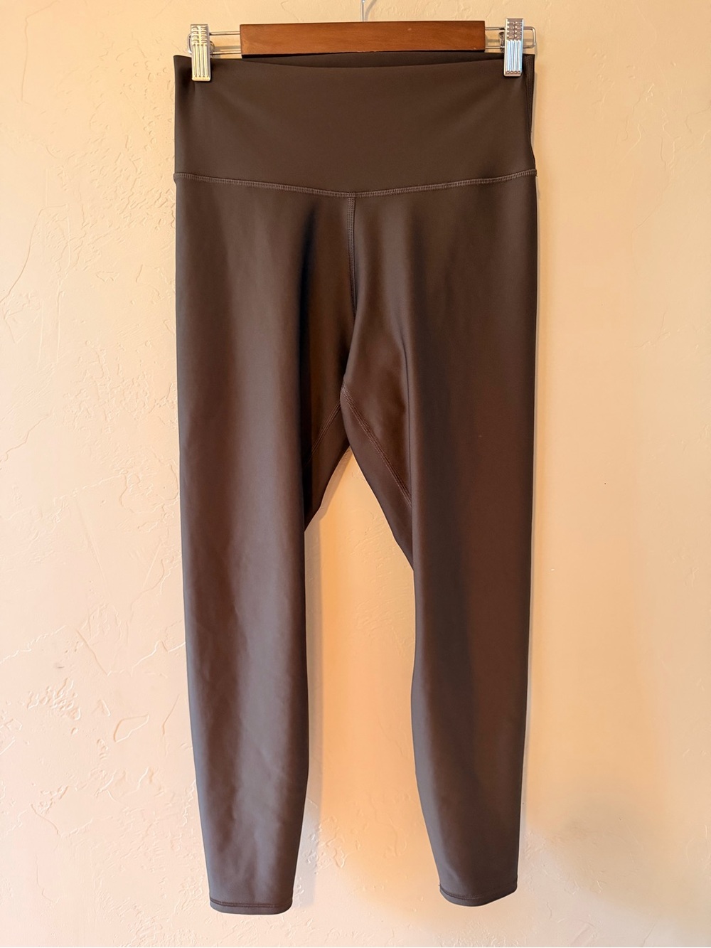 ALO Yoga High-Waist Leggings in Dark Brown